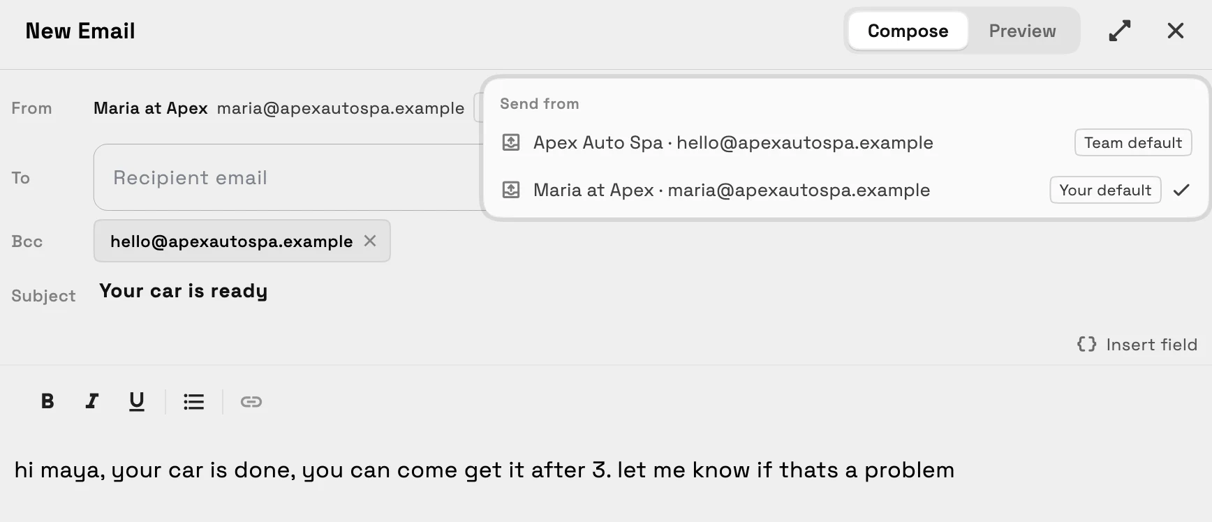 Il menu Da della finestra di composizione delle email, Invia da: Apex Auto Spa contrassegnata come Predefinita del team e Maria presso Apex contrassegnata come La tua predefinita con un segno di spunta.
